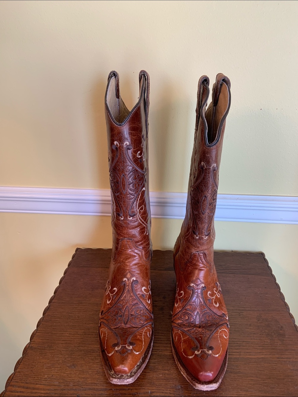 Women’s Circle G Embossed Chestnut Brown Leather Western Heeled Boots Size 61/2
